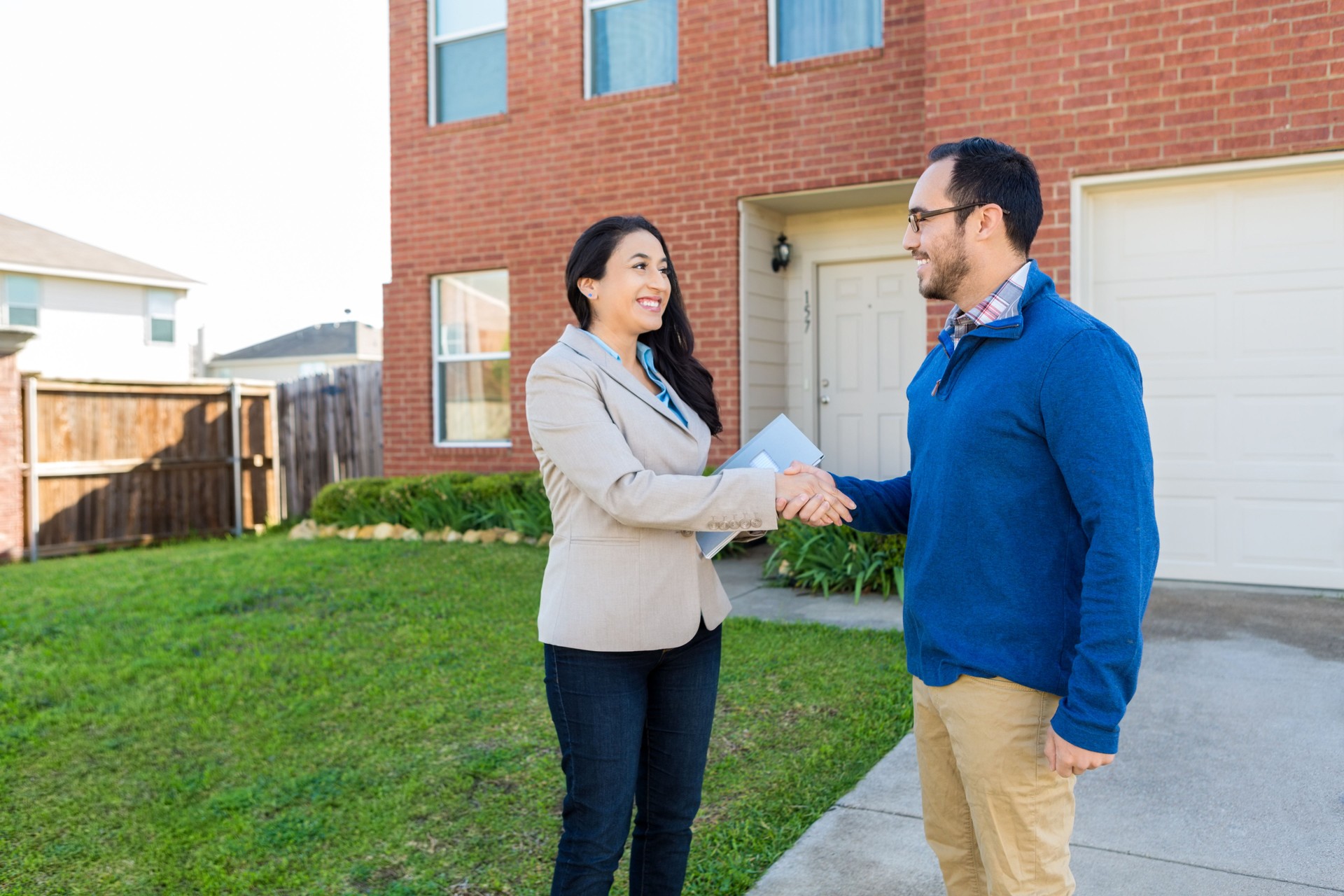 Real Estate Agent shakes hand with new homeowner